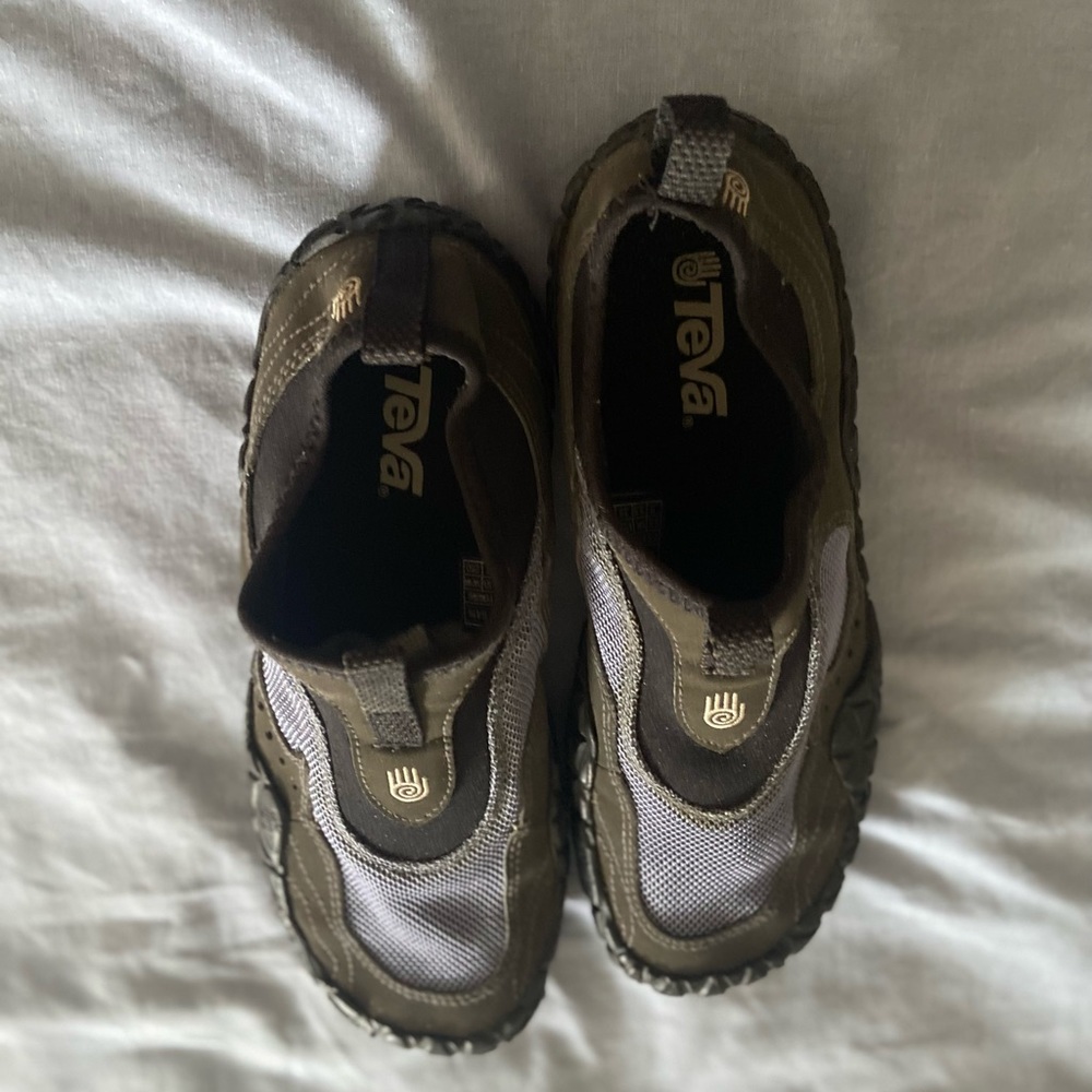 TEVA Proton Hydro Gray
BLACK Spider Rubber Water
